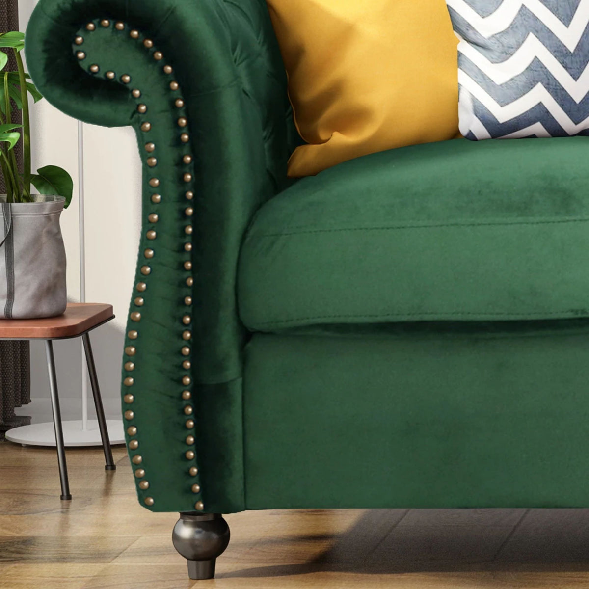 [SantaChoice] Durable 3-Seater Emerald Velvet Sofa, Combining Luxurious Comfort with Christmas Design, Perfect for Elegant Living Spaces, Featuring Plush Upholstery for Relaxation and a Touch of Sophisticated Style
